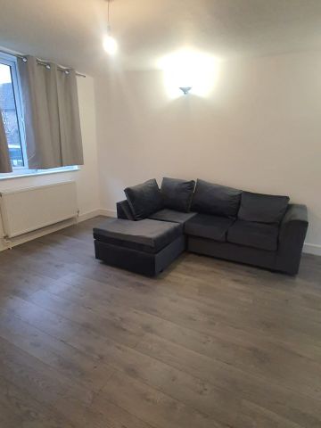 3 Bed Terraced House, Dublin Avenue, E8 - Photo 2