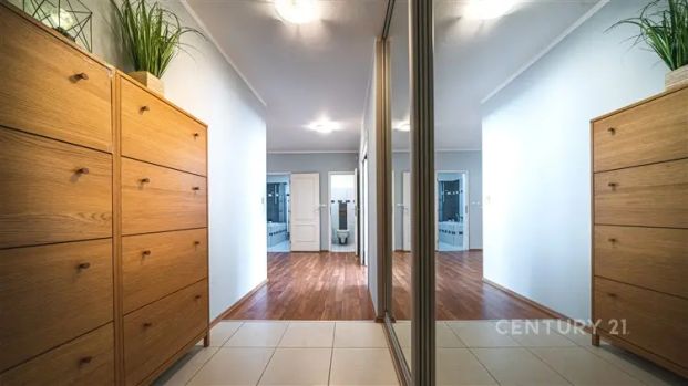PRONÁJEM MODERNÍHO BYTU 3+KK S BALKONEM A GARÁŽOVÝM STÁNÍM V CENTRU PRAHY - Photo 1