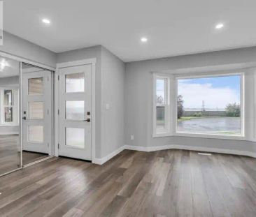 New main floor/upper Duplex available in an established inner neigh... - Photo 1