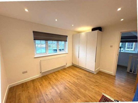 All Bills Included, First Floor, Two Bed Duplex Maisonette, Little Bushey Lane, Bushey, WD23 - Photo 1