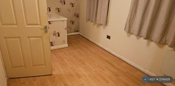 2 bedroom semi-detached house to rent - Photo 2