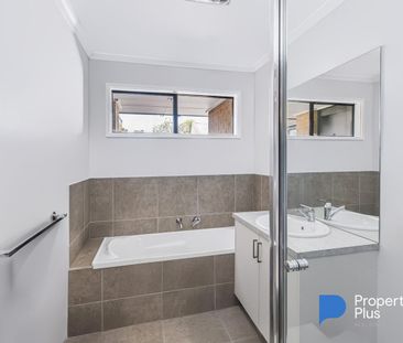 "Central Kangaroo Flat Living!" - Photo 5