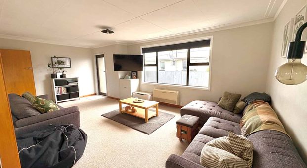 Spacious Three‑Bedroom Home with Office and Double Garage - Photo 1