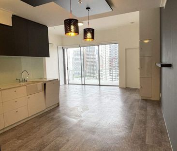 Top Floor Premium 2-Bedroom, 2-Bathroom Apartment with 1 Car Park - Photo 1