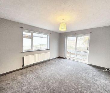 3 bedroom detached bungalow to rent - Photo 3