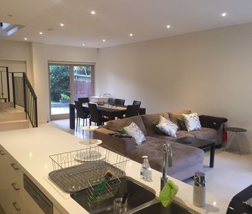 Abbotsford - Photo 1