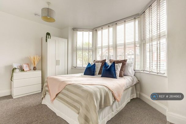 1 bedroom in a house share to rent - Photo 1