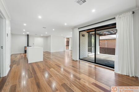 7 Hayley Crescent, Queanbeyan NSW 2620 - House For Rent | Domain - Photo 3