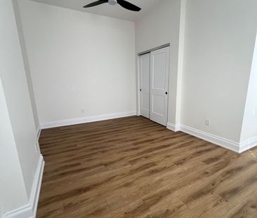 For Lease - 8 Essa Road, Barrie, Ontario - Photo 4