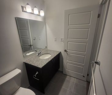 For Lease - 3285 Carding Mill Trail Unit# 305, Oakville, Ontario - Photo 4