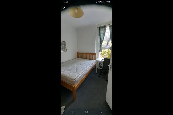 Room in a Shared House, Camden Road, NW1 - Photo 1