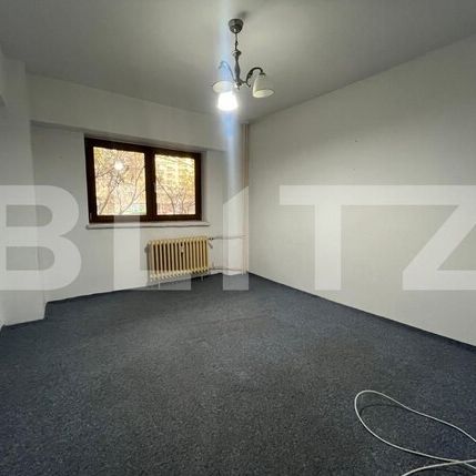 Apartament cu 3 camere la parter, 74 mp, pretabil spațiu comercial, central - Fotografie 1