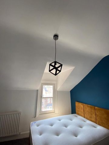 1 bedroom in a house share to rent - Photo 2