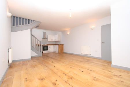 2 bedroom end of terrace house to rent - Photo 4