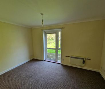 2 bedroom semi-detached bungalow to rent - Photo 6