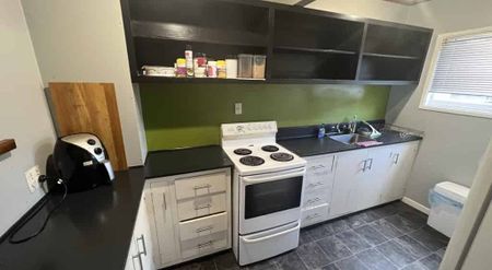 A Stroll to Cafes & Shops - Photo 5