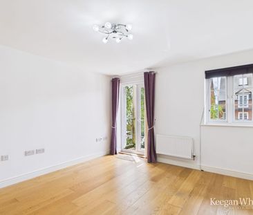 Grange Drive, High Wycombe - Photo 1