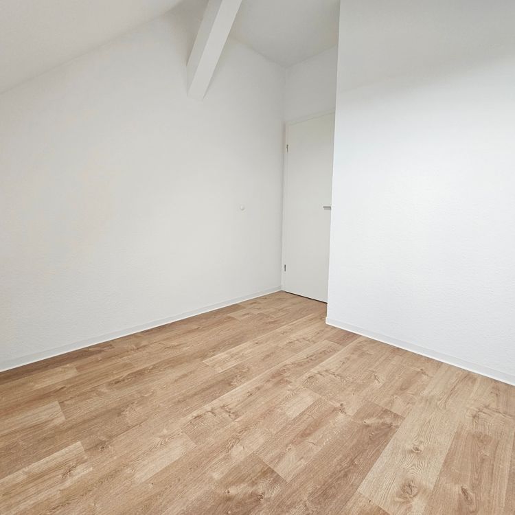 Großzügige 4,5 Zimmer Wohnung komplett renoviert - Foto 1