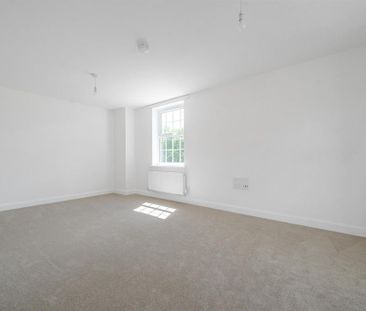 4 bedroom detached house to rent - Photo 2
