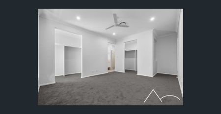 Elegant 5-Bedroom Family Residence with Modern Luxury in Wilton - Photo 4