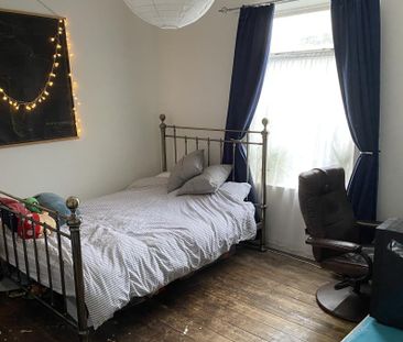 3 bedroom end of terrace house to rent - Photo 4