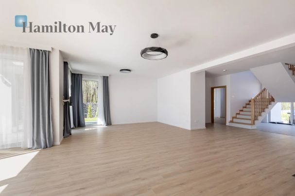 Elegancki dom w Lusinie - nowoczesna nieruchomość z dużym ogrodem - Photo 1