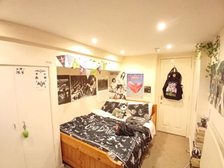 4 Bed - 47 Beechwood Mount, Burley, leeds - LS4 2NQ - Student - Photo 3