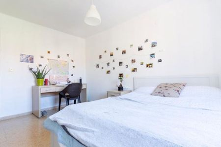 Plaza Honduras, Valencia, Valencian Community 46022 - Photo 5