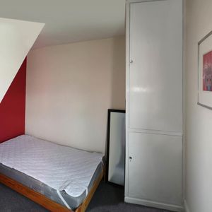 1 bedroom in a house share to rent - Photo 2