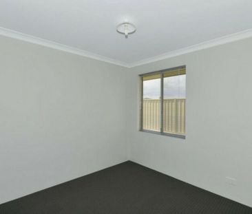 Modern Family Living in a Convenient Location. - Photo 4