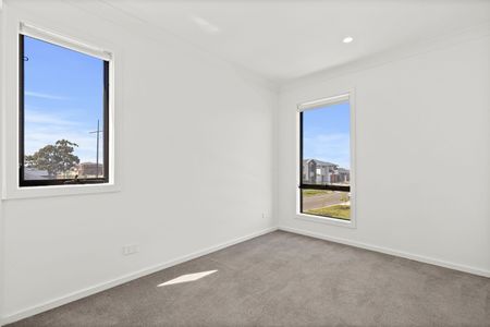 Stunning 4-Bedroom Home in Wollert - Photo 4