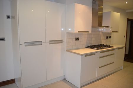 10 Newton Grove - Photo 5