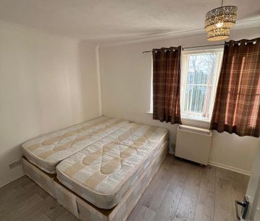 3 bedroom end of terrace house to rent - Photo 2