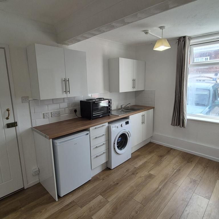 Studio to rent - Photo 1