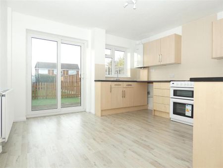 2 bedroom end of terrace house to rent - Photo 4