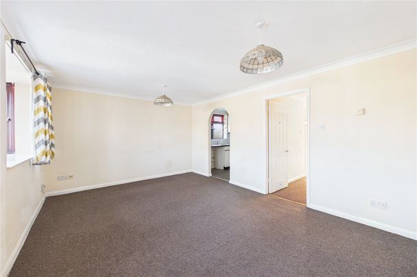 2 bedroom Flat in Southwood Road, Hampshire - Photo 1