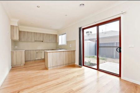Low-Maintenance Living in the Heart of Wyndham Vale - Photo 5