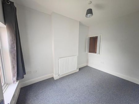 2 bedroom semi-detached house to rent - Photo 4