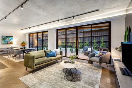 Stylish Modern Three-Bedroom Townhouse With Rooftop - Photo 4