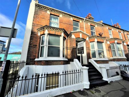 A 2 Bedroom Flat Instruction to Let in Hastings - Photo 2