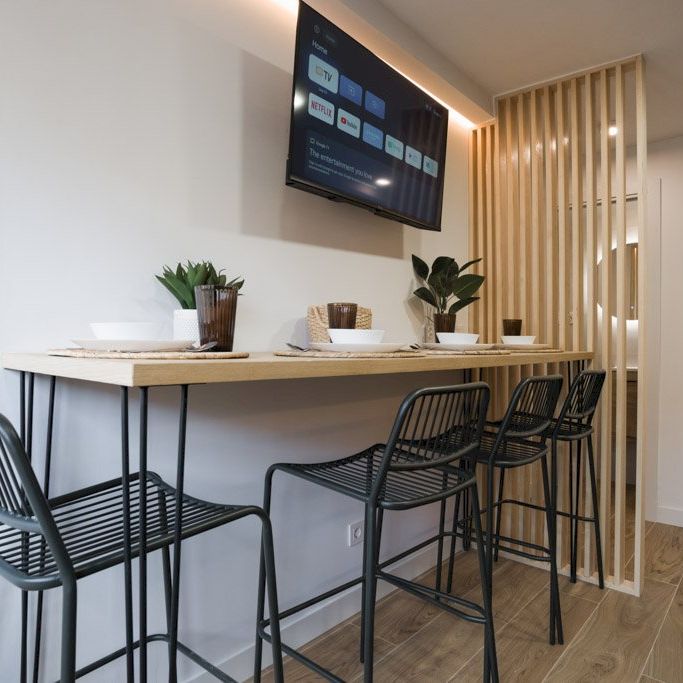 Charming room with private bathroom located in Carabanchel - Photo 1