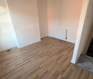 2 Bed Terraced House, Briardale Road, CH44 - Photo 2