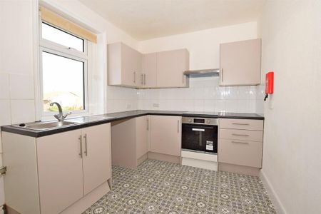 3 bedroom flat to rent - Photo 5