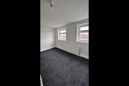 4 Bed Terraced House, Grosvenor Road, E10 - Photo 4