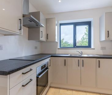 3 bedroom semi-detached house to rent - Photo 6