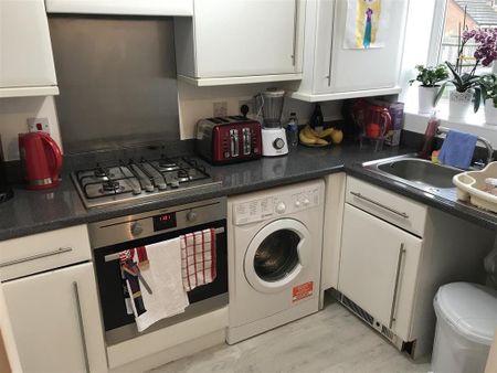 2 bedroom terraced house to rent - Photo 4