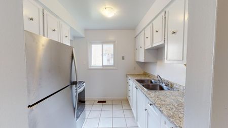 Two Bedroom Townhouse - Photo 3