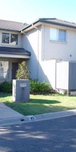 Modern 3-Bedroom Townhouse in Sought-After Mornington Estate - Photo 3