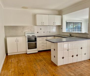 3 BEDROOM FAMILY HOME 850m TO THE BEACH - Photo 5