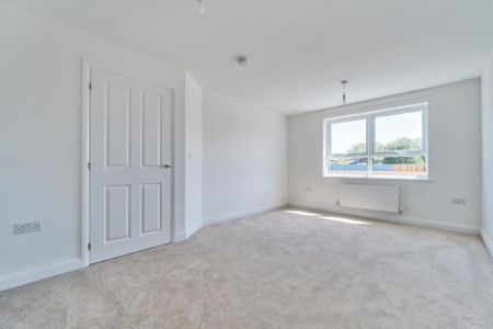 4 bedroom detached house to rent - Photo 4